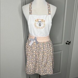 Apron Kay Dee Queen Bee Hostess Cotton Cook Mom Grandma Embroidered Floral OS